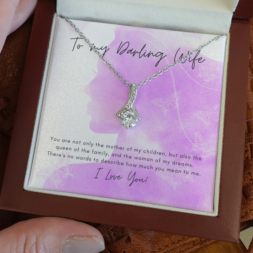 Modern Alluring Beauty Necklace for your Darling Wife